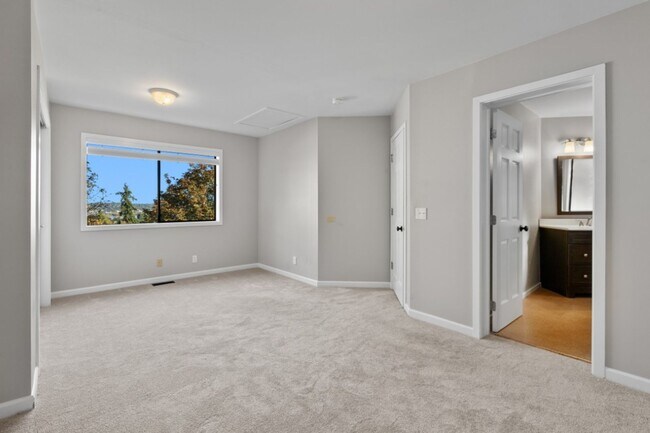 Building Photo - 3Bd/2.5Ba Seattle House