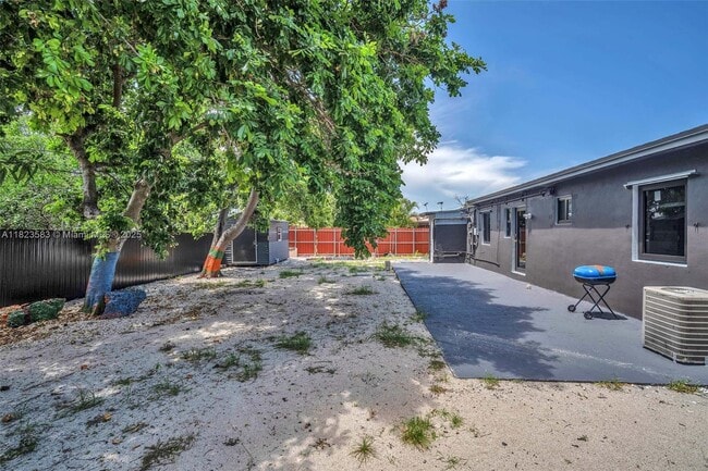 Building Photo - 14600 NW 11th Ct