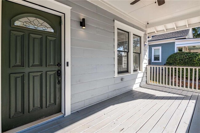 Building Photo - 288 Augusta Ave SE