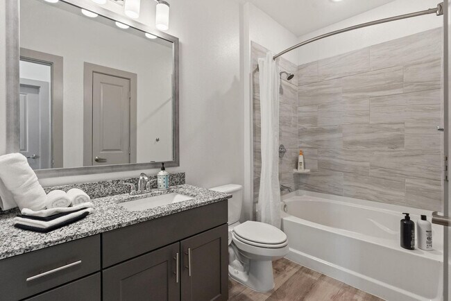 Building Photo - 12100 1/2 Ferrystone Glen Dr