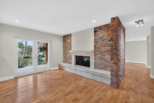 Building Photo - 2213 NE 16th St