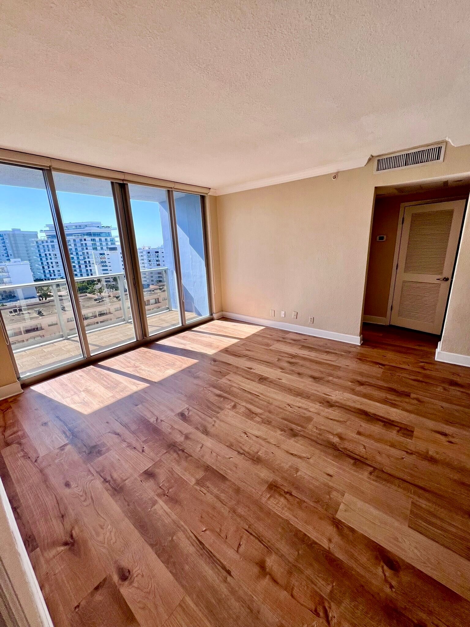 Building Photo - 401 69th St