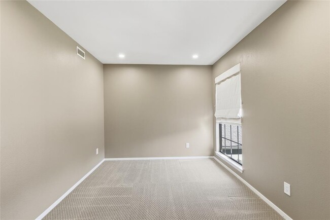 Building Photo - 48 Woodstone Square