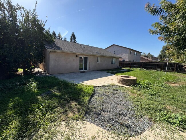 Building Photo - Lovely home available in Shannon Ranch area!