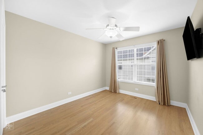 Building Photo - 940 Shandrew Dr