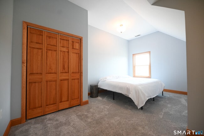 Building Photo - 19 Longview Dr