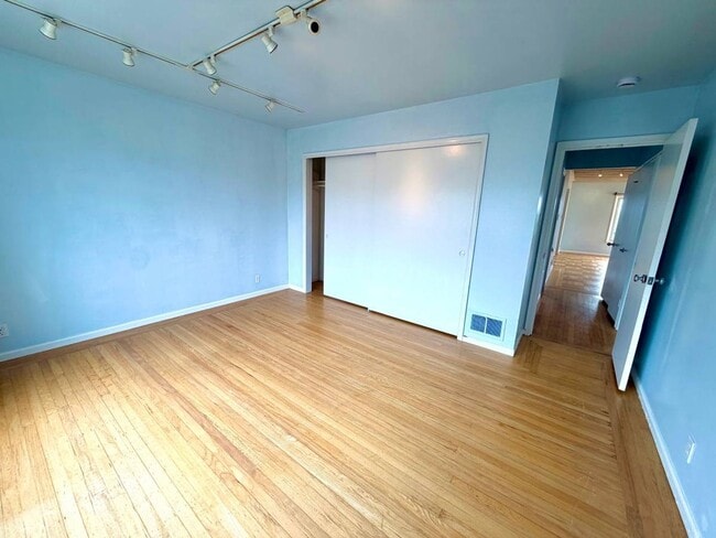 Building Photo - Clean 3 Bedroom, 1 Bath with Bonus Room- Walk to Westmoor High School, Open House, July 9th 4-6PM