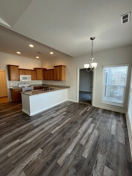 Building Photo - 6897 Rothwell St