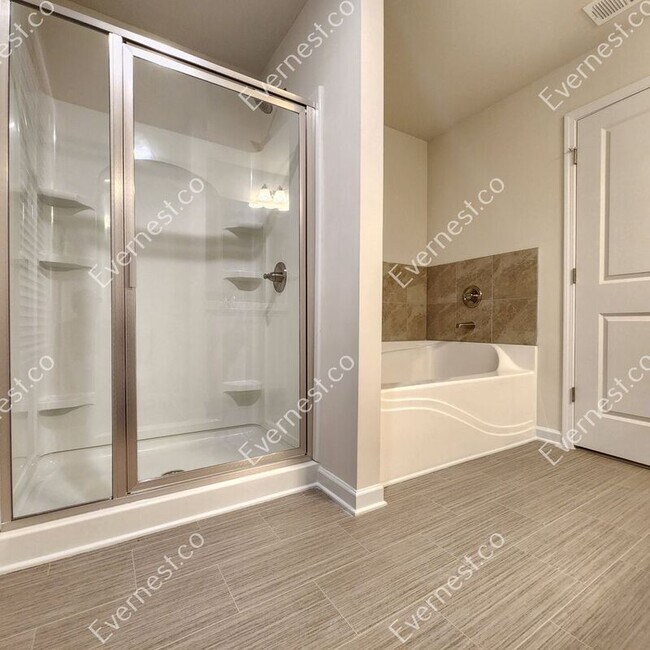 Building Photo - 210 Venture Dr