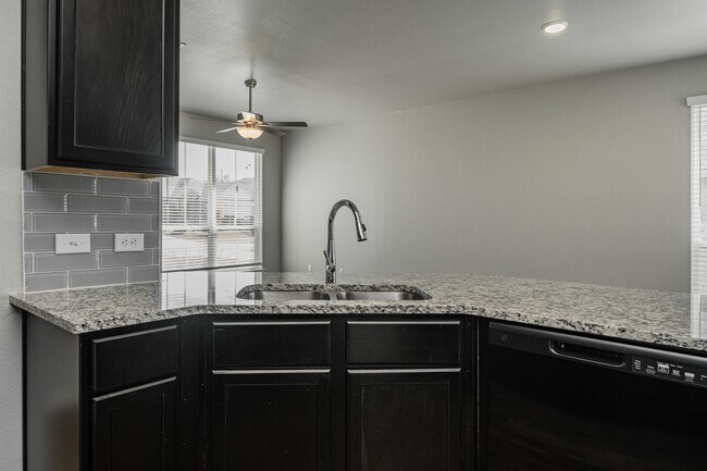 Building Photo - 611 Fallbrook Dr