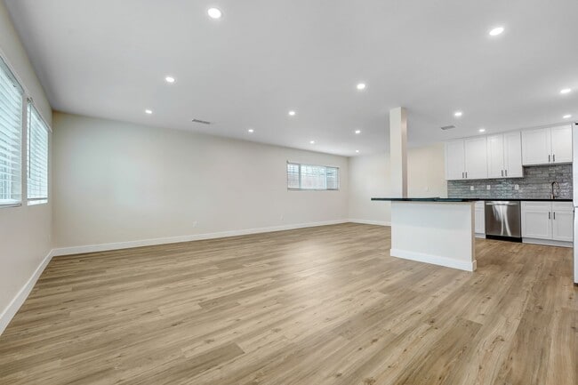 Building Photo - Stunning New Construction ADU | 3BR + Den ...