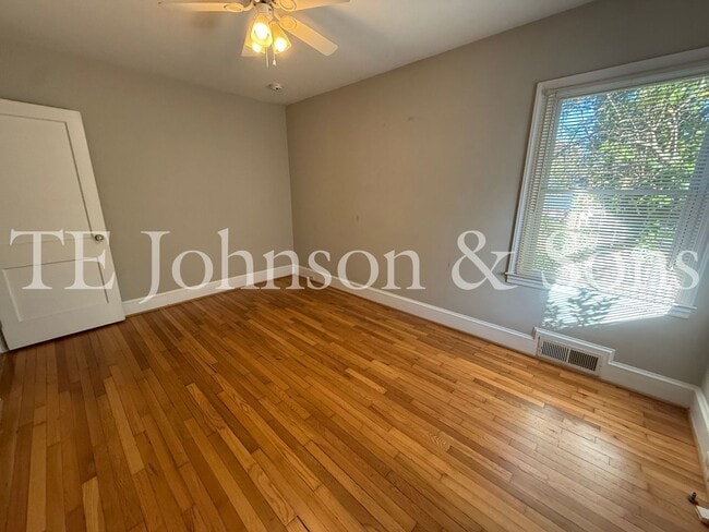 Building Photo - 864 Fenimore St