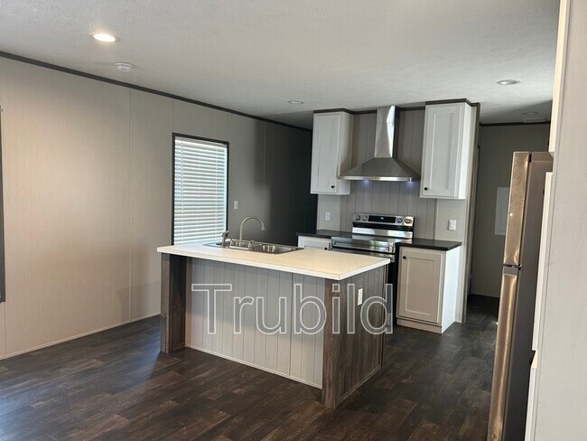 Building Photo - 99a Somerset Dr
