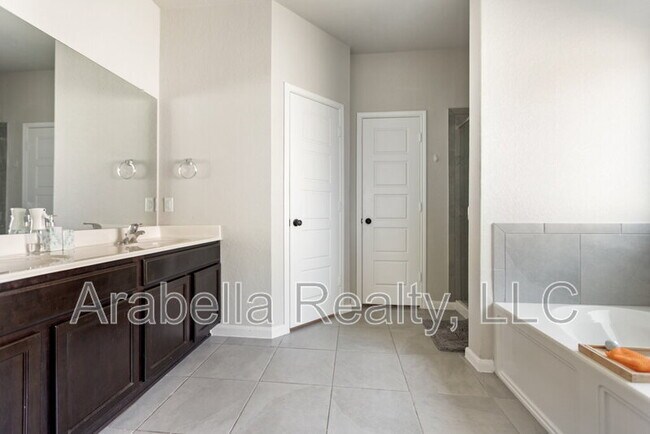 Building Photo - 7002 Flint Cyn