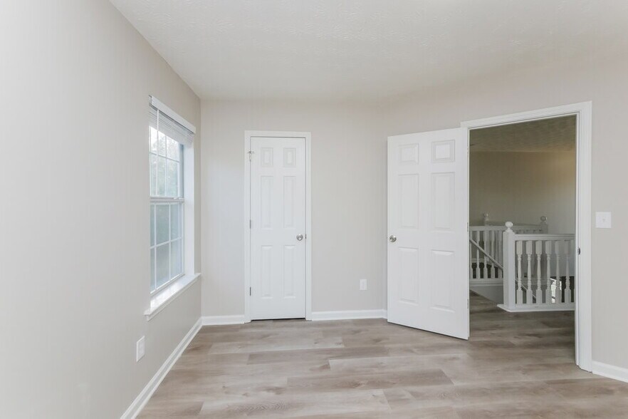 Building Photo - 409 Grove Park Dr
