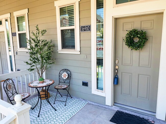 Building Photo - 16910 Canosa Dr