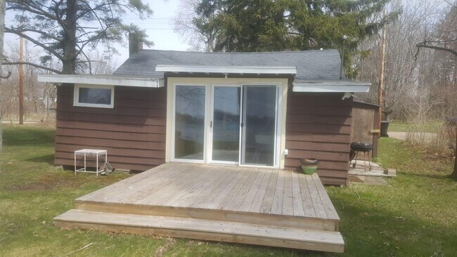 back of cabin - 2296 Elm St