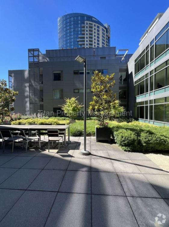 Building Photo - Gorgeous studio overlooking the Willamette...