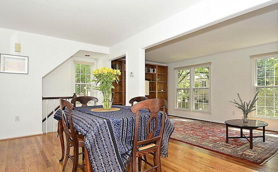 Building Photo - 1127 Fairview Ct