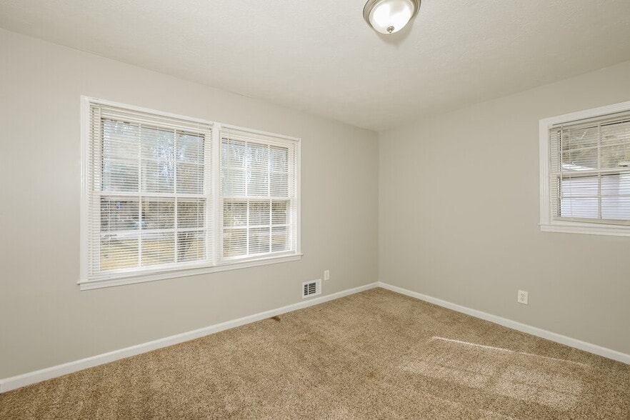 Building Photo - 6490 Executive Dr