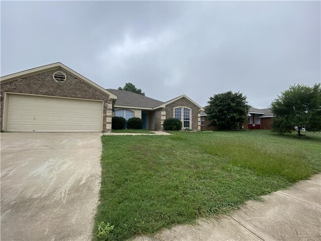Building Photo - 2409 Gail Dr
