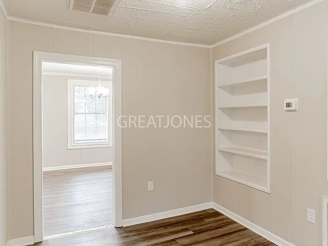 Building Photo - 2118 Shirley Ave