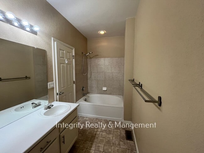 Building Photo - 9419 Ashbury Cir