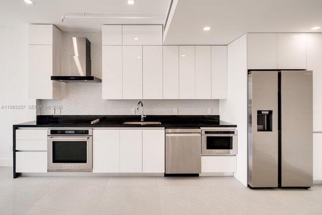 Building Photo - 690 SW 1st Ct