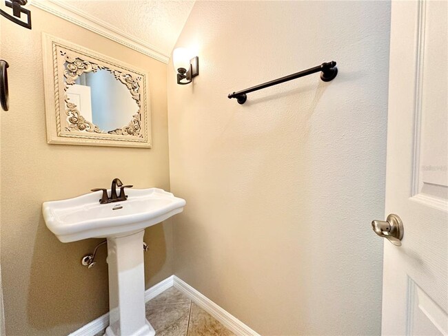 Building Photo - 204 Canterbury Bell Dr