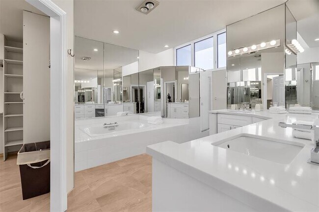 Building Photo - 18 Nurmi Dr