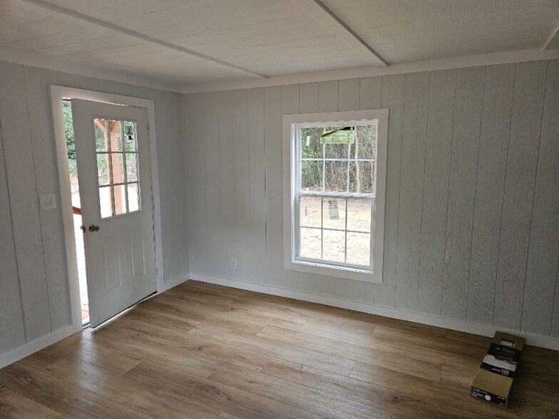 Building Photo - 910 Backwoods Rd