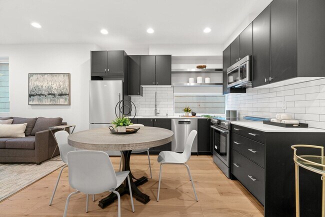 Building Photo - Like new 2 bedroom townhome in Georgetown