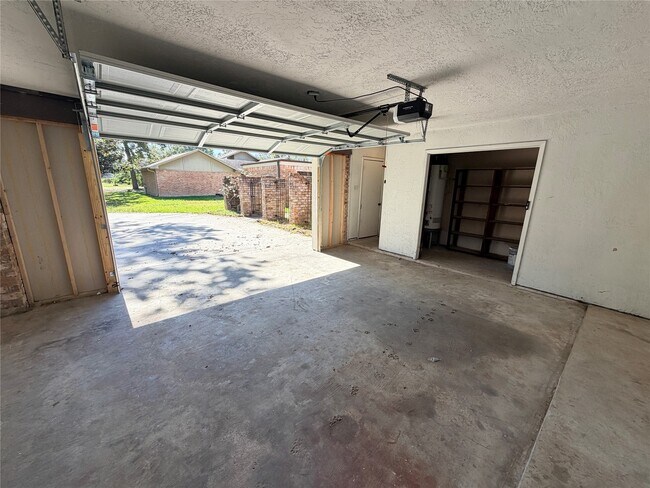 Building Photo - 1607 Chestnut Ridge Rd