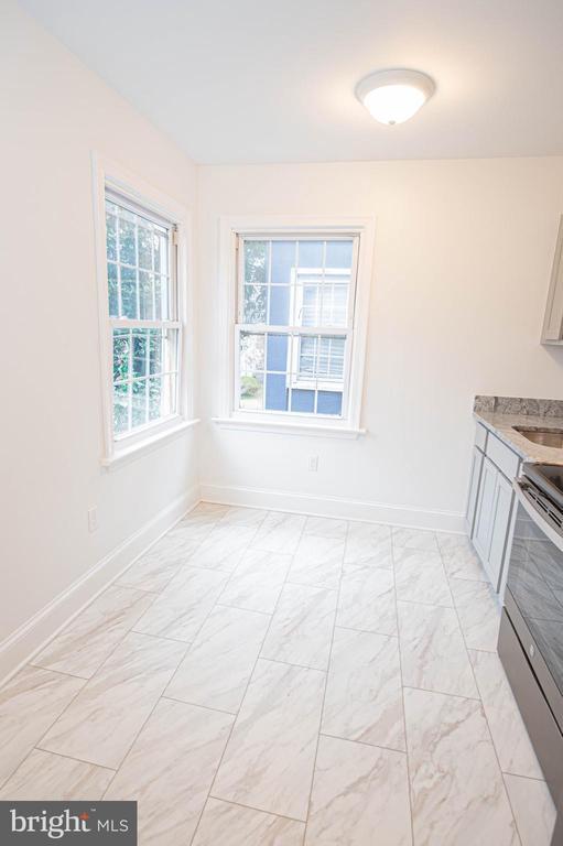 Building Photo - 308 N Division St