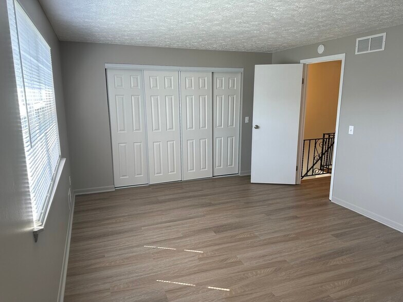 Building Photo - 54 Willowick Dr