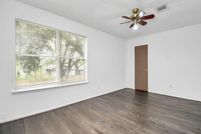 Building Photo - 1111 W Brompton Dr