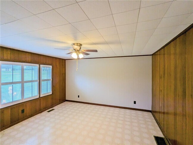 Building Photo - 6086 Lights Ferry Rd
