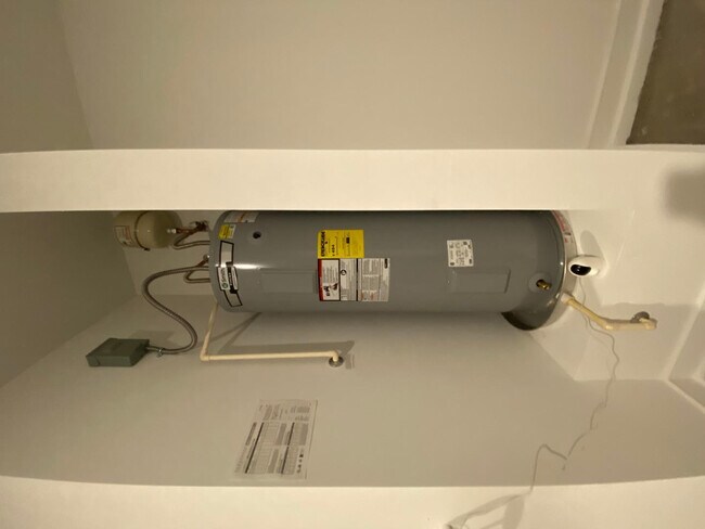 Building Photo - 23414 W Raymond St