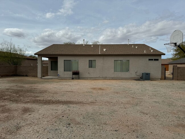 Building Photo - Nice SouthWest Tucson 3Bdm 2Ba, Close Casi...