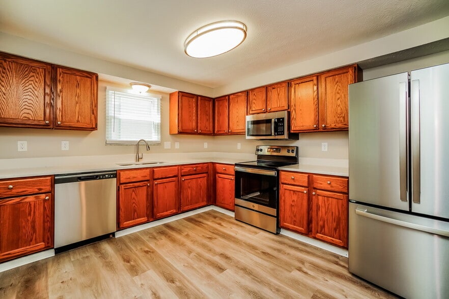 Building Photo - 8437 Papillon Ave