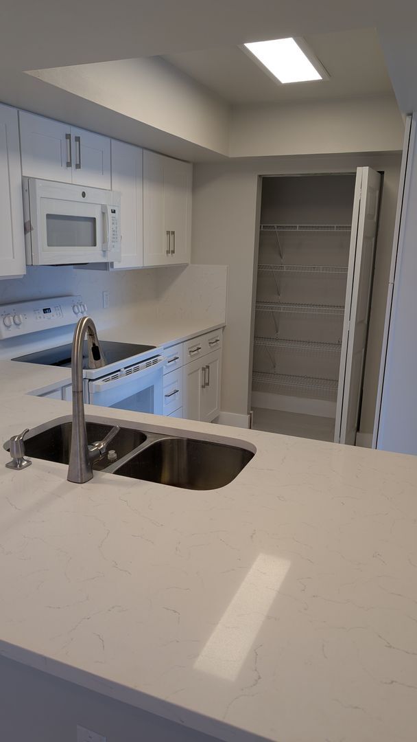 Building Photo - Complete remodeled  2 bedrooms 2 baths with balcony