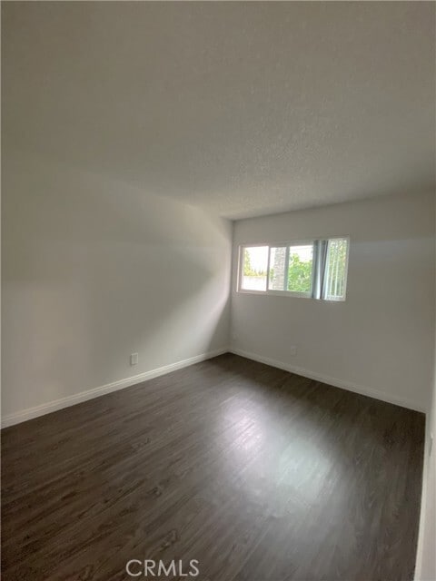 Building Photo - 25400 Oak St
