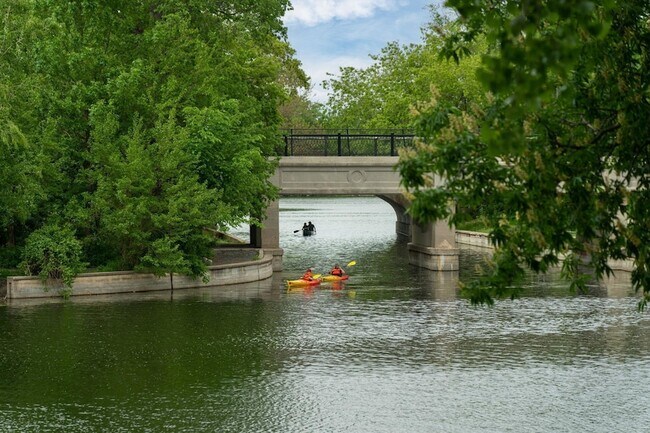 Building Photo - 2885 Knox Ave S