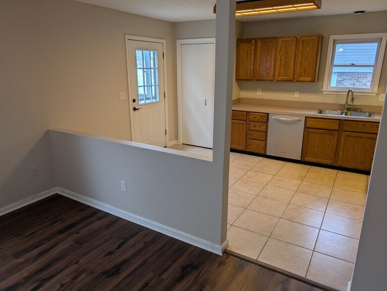 Building Photo - 3980 Apache Trl