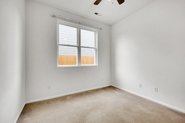 Building Photo - $2,100.00 - 3 Beds, 2 Baths, Single Family...