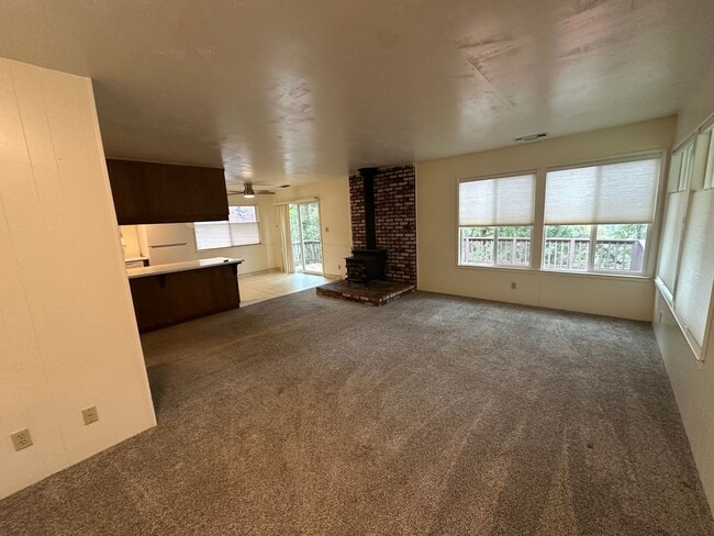 Building Photo - Charming Cascade Shores Retreat 2/1 1,000 ...