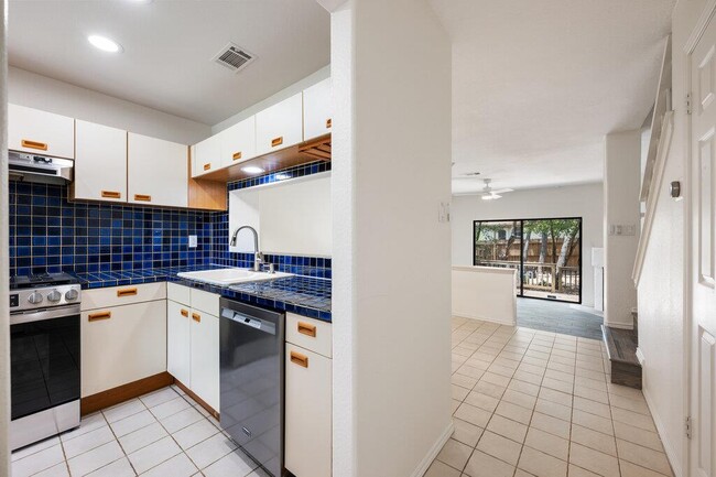 Building Photo - 4306 Bonnell Vista Cove