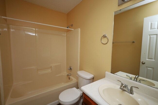 Building Photo - 13 Pinedale Cir