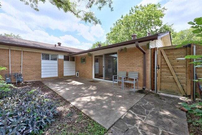 Building Photo - 4611 Lennox Dr