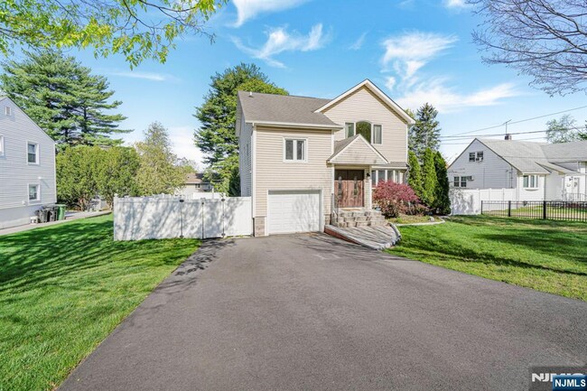 Building Photo - 405 Burnet Pl